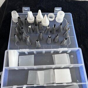 Cake Piping Tip Set with Organizing Storage Container